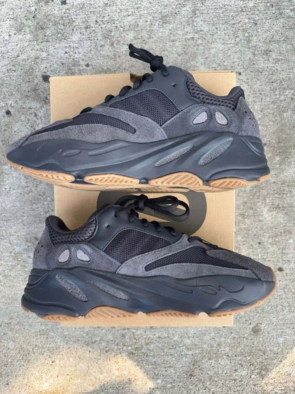 Adidas Yeezy Boost 700 ‘Utility Black’[FV5304] 2022 release. Size 8.5 men’s